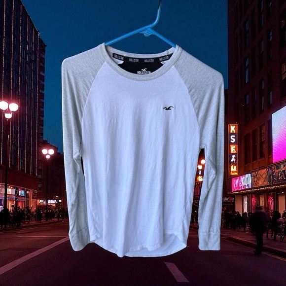 Hollister Men's White and Gray Long Sleeve Tee - Picture 1 of 3